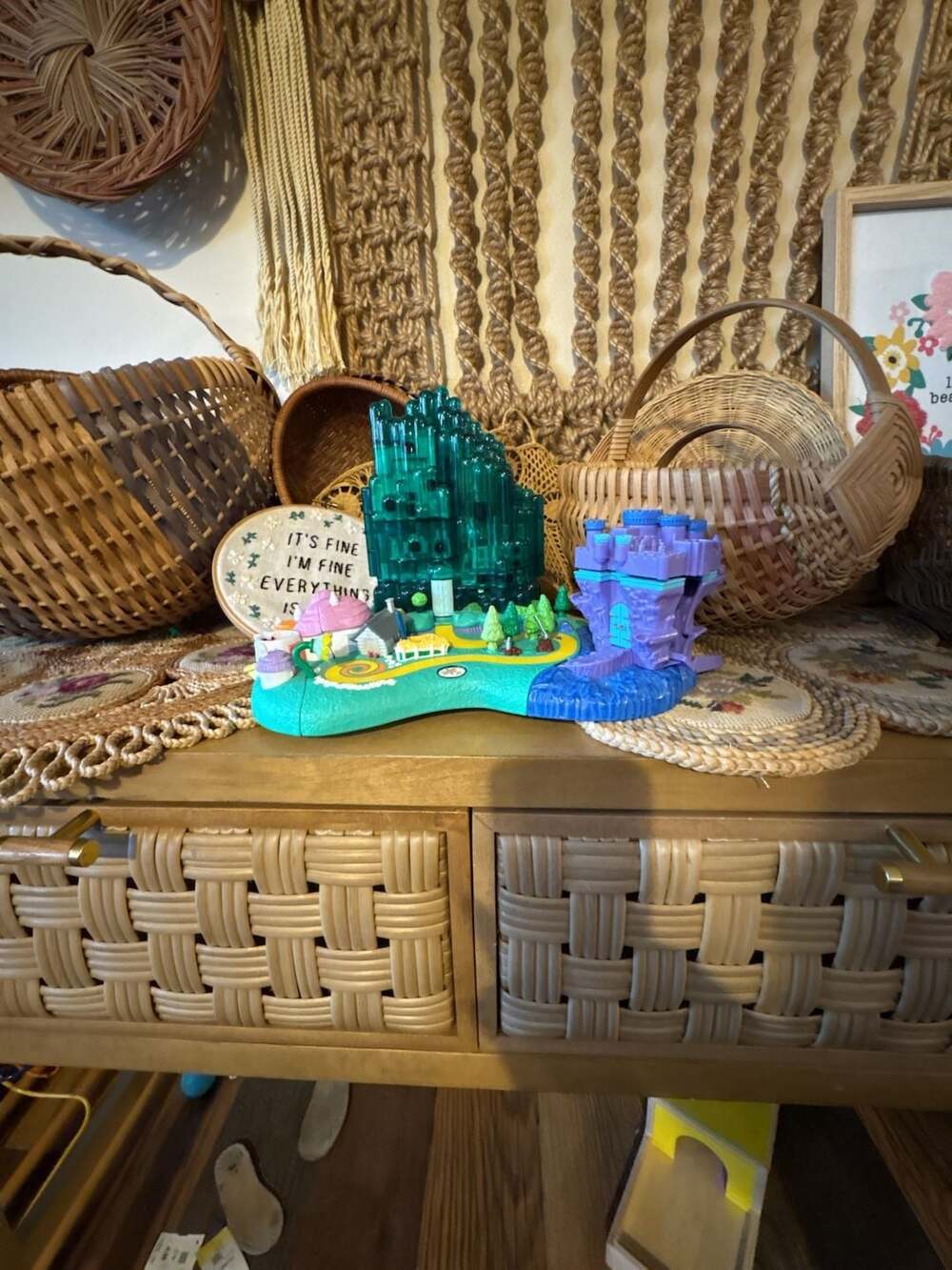 2001 Polly Pocket Wizard of Oz Emerald City Playset